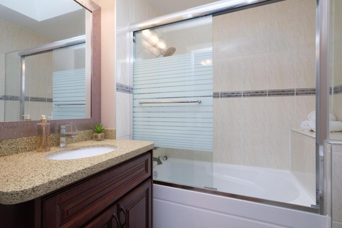 Spacious 4Br W Ensuites Mins To Downtown Yvr Ubc Vancouver Luaran gambar