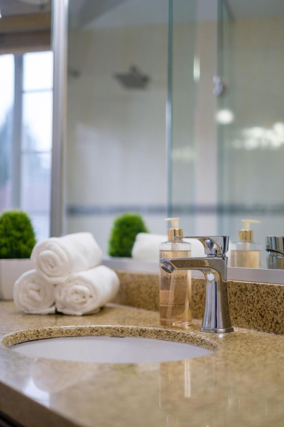 Spacious 4Br W Ensuites Mins To Downtown Yvr Ubc Vancouver Luaran gambar