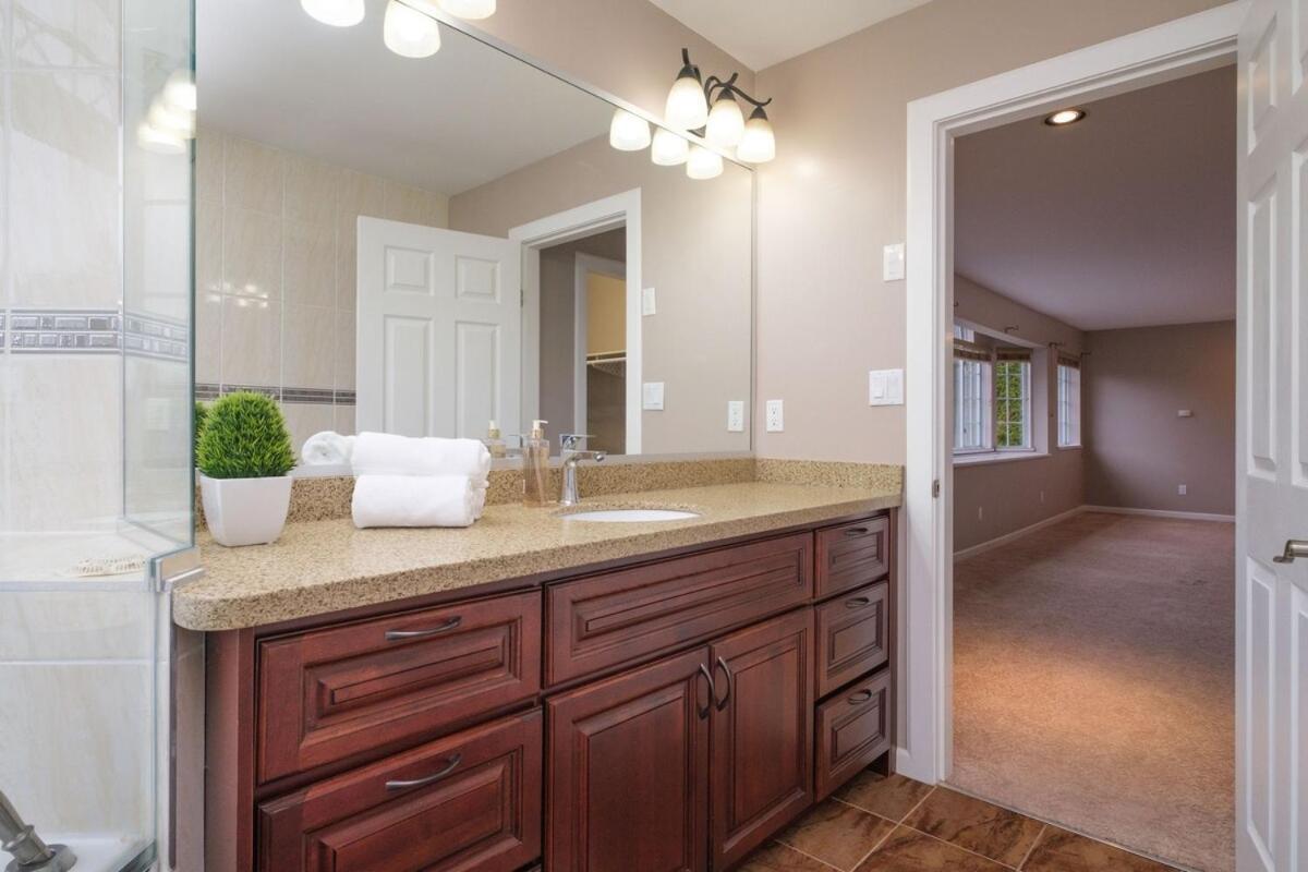 Spacious 4Br W Ensuites Mins To Downtown Yvr Ubc Vancouver Luaran gambar