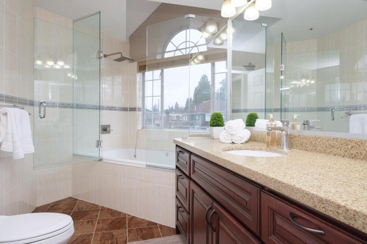 Spacious 4Br W Ensuites Mins To Downtown Yvr Ubc Vancouver Luaran gambar